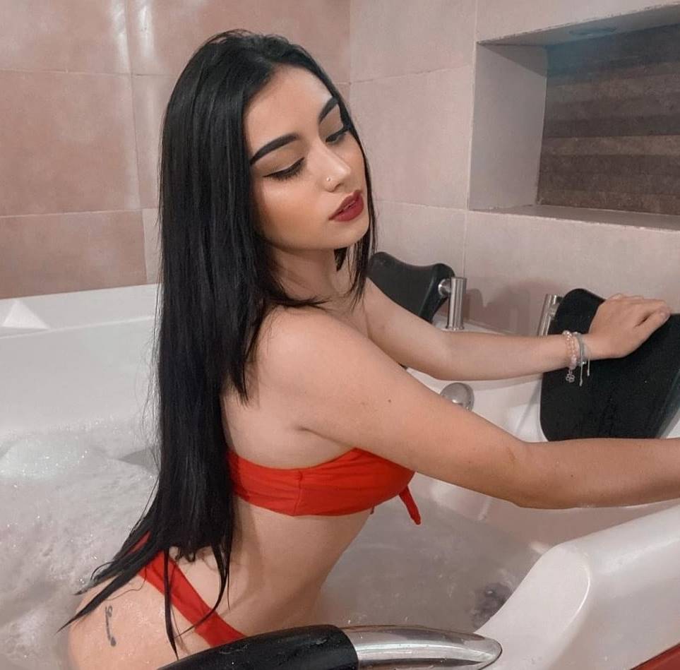 Avcılar Escort Bayan Aylinle Büyüleyici Deneyimler